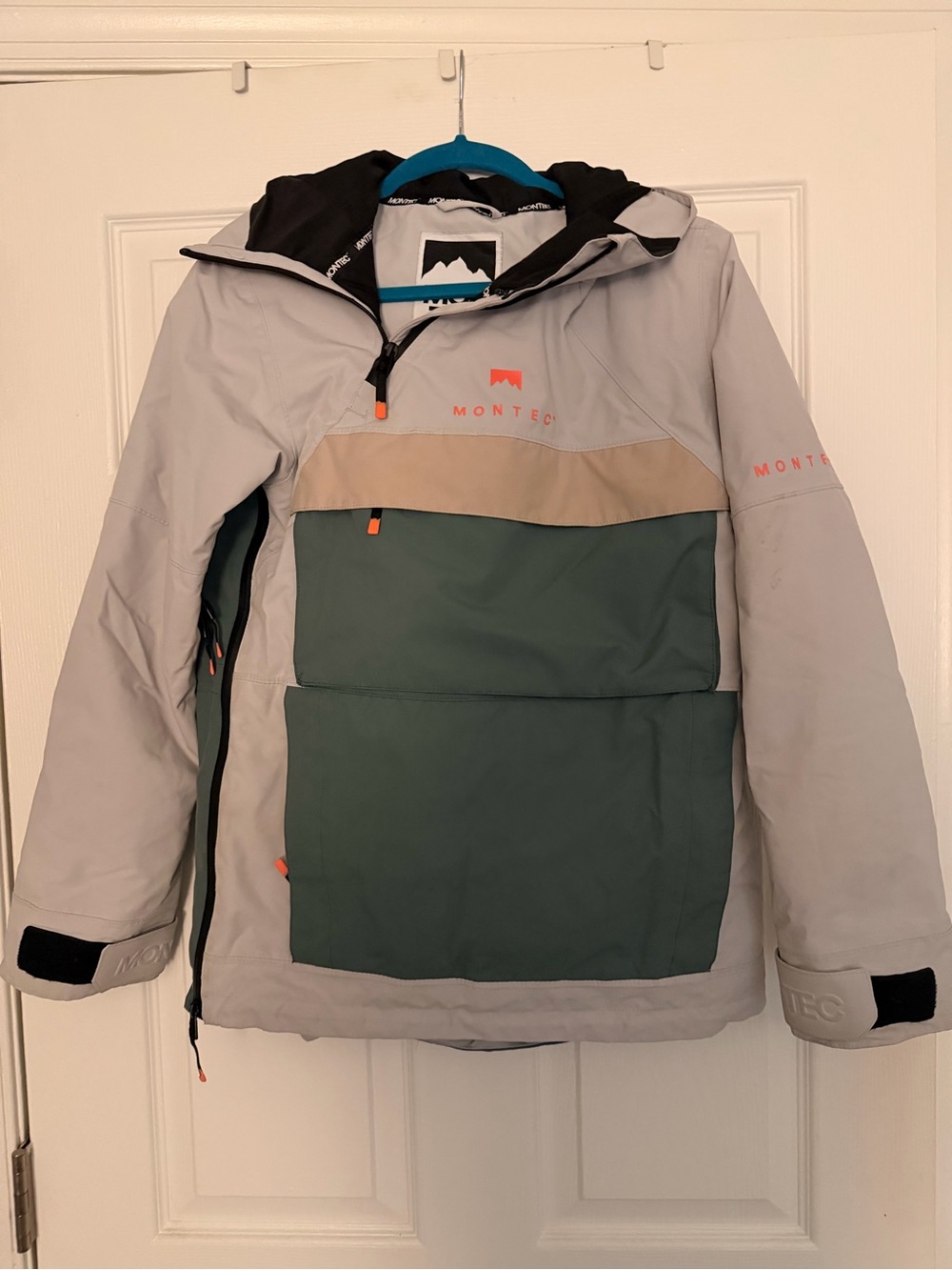 Montec Woman’s Snow Jacket - Light Gray & Green